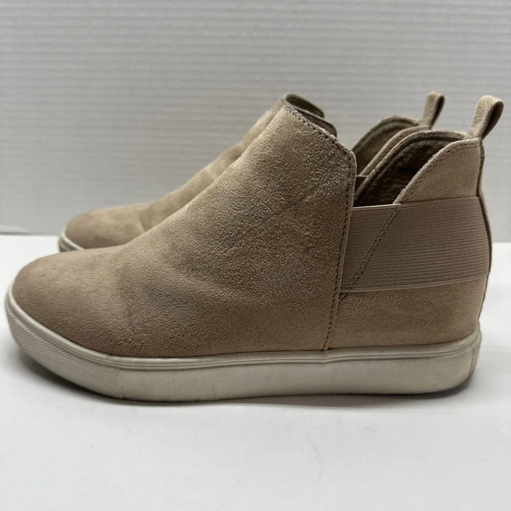 Soda Suede(man made)‎ Brown Flat Slip On Bootie Women's Size 8.5